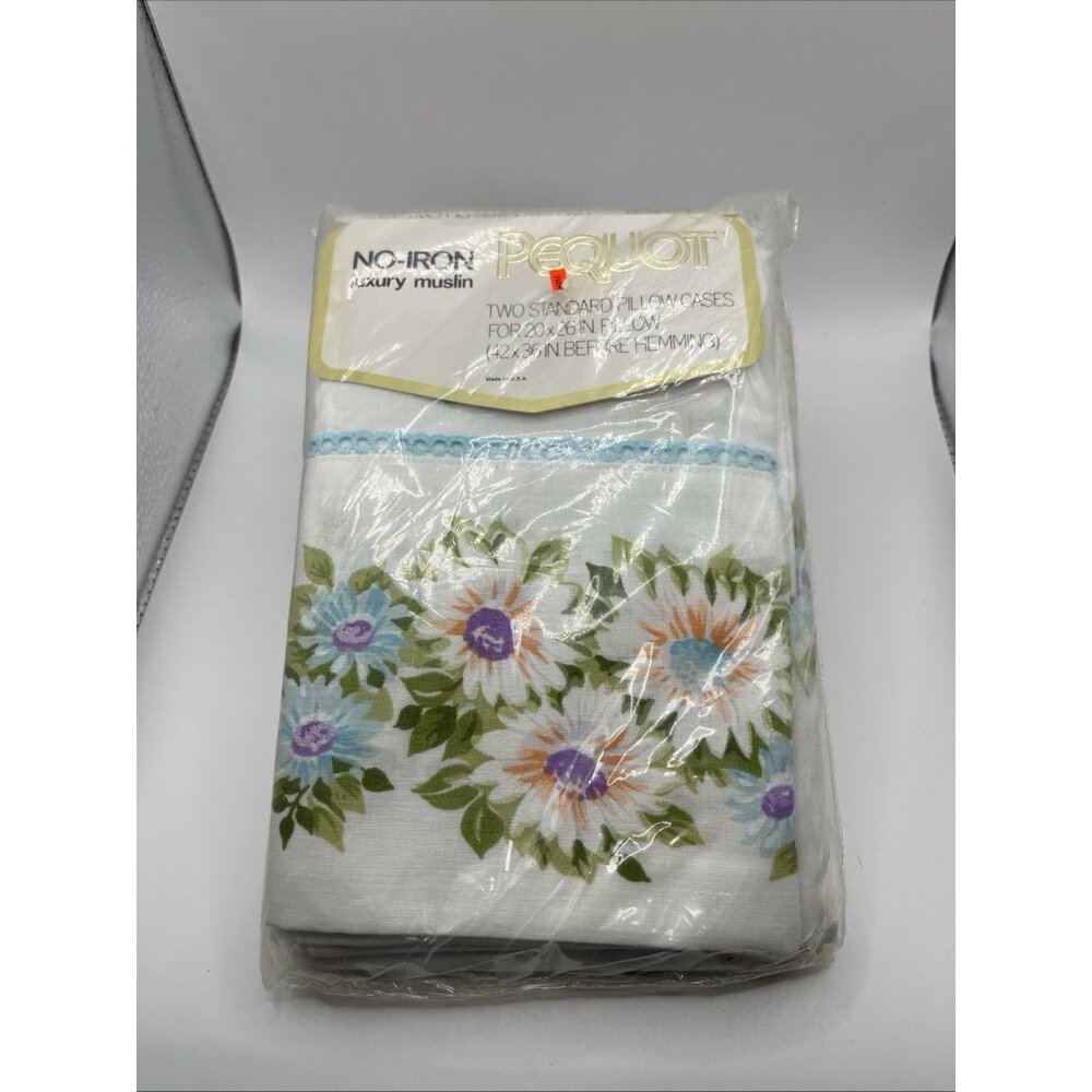 Vintage Pequot Floral Standard Pillowcases 1970's 2pc Flowers Daisies 42X36 IN